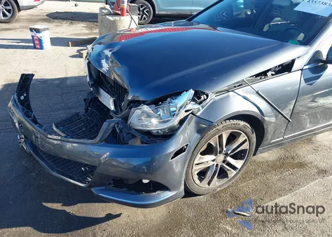 2014 Mercedes-Benz C 300 Luxury 4Matic из США, поврежденный, VIN WDDGF8AB0EA956484